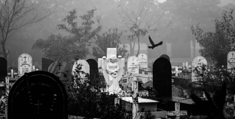 Graveyard tombstone (1)