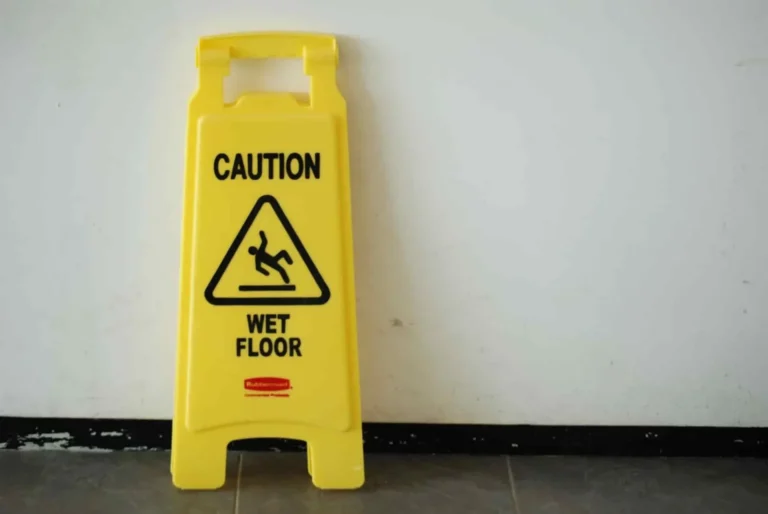 warning-board-652115_1920-min-1536x1028